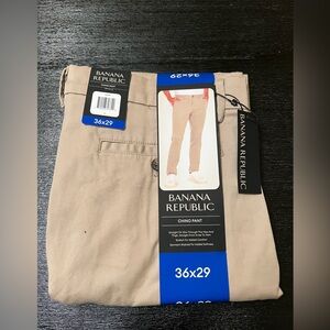Banana Republic Men’s Chino Pants, Straight Fit. Tan. Size 36x29. New With Tags